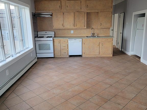 2nd image of 368 E Chester St Floor 2
