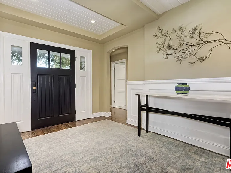 2855 Club Dr — Photo 5