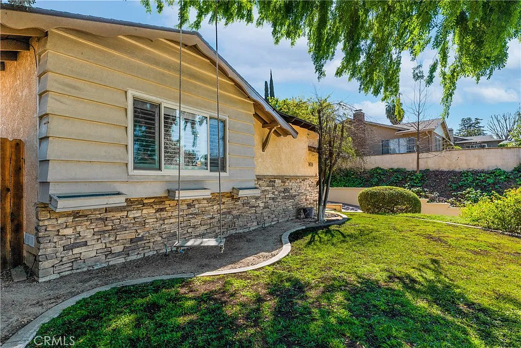 3 bed, 3.5 bath, 2015 sqft, $5,300 — Photo 3
