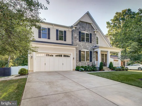 106 Harmony Dr SE, Vienna, VA 22180