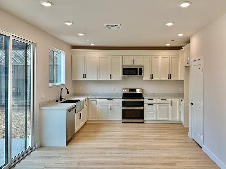 3558 Parker Hill Ct — Photo 6