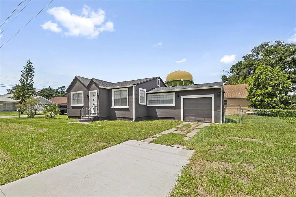 2 bed, 1.0 bath, 1073 sqft, $2,500 — Photo 2