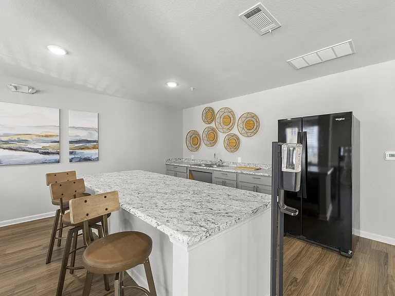 Cordova Apartments — Photo 8