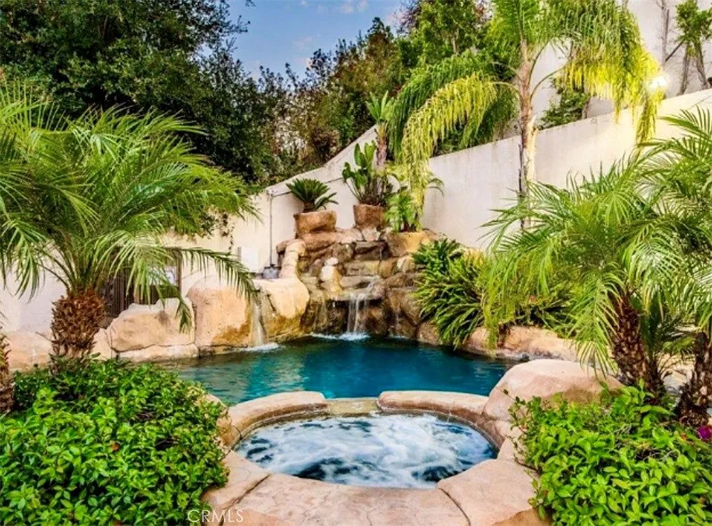 7 bed, 7.5 bath, 7444 sqft, $36,400 — Photo 4