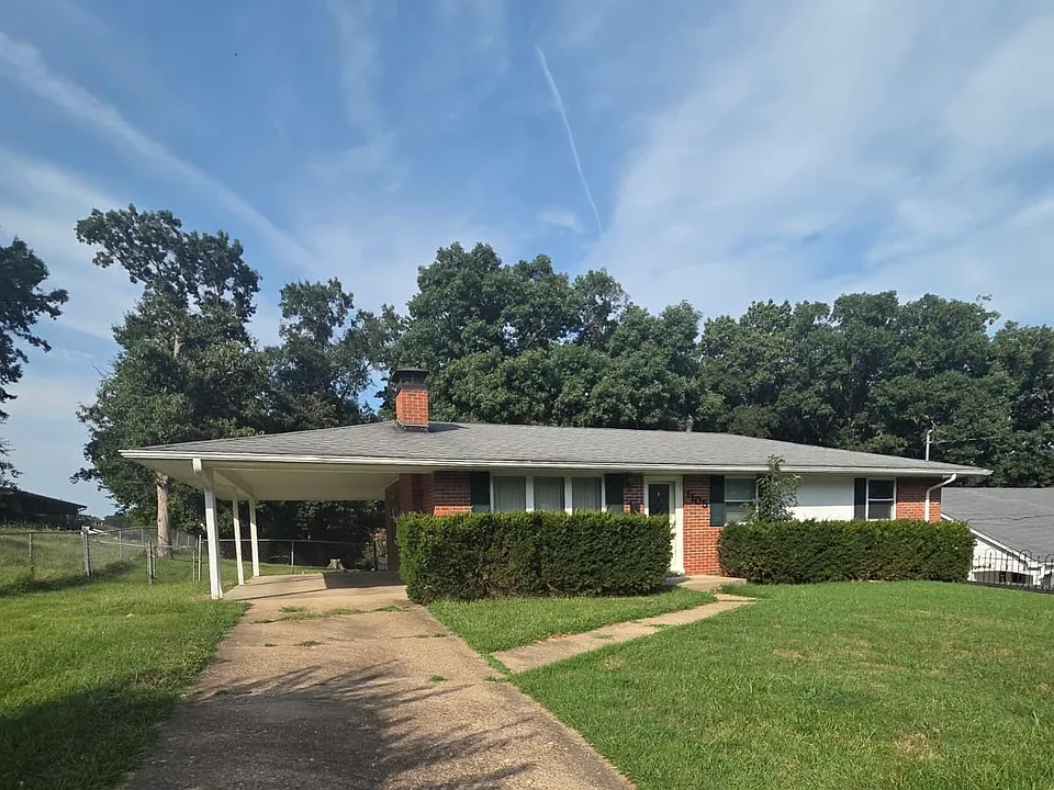 1105 Carol St