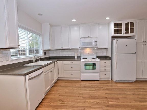 2nd image of 9228 Vancouver Dr