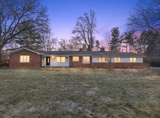 1211 Rugby Cir, Bloomfield Hills, MI 48302