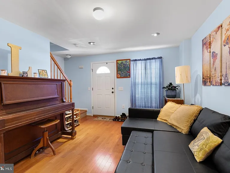 2683 Edgemont St — Photo 11