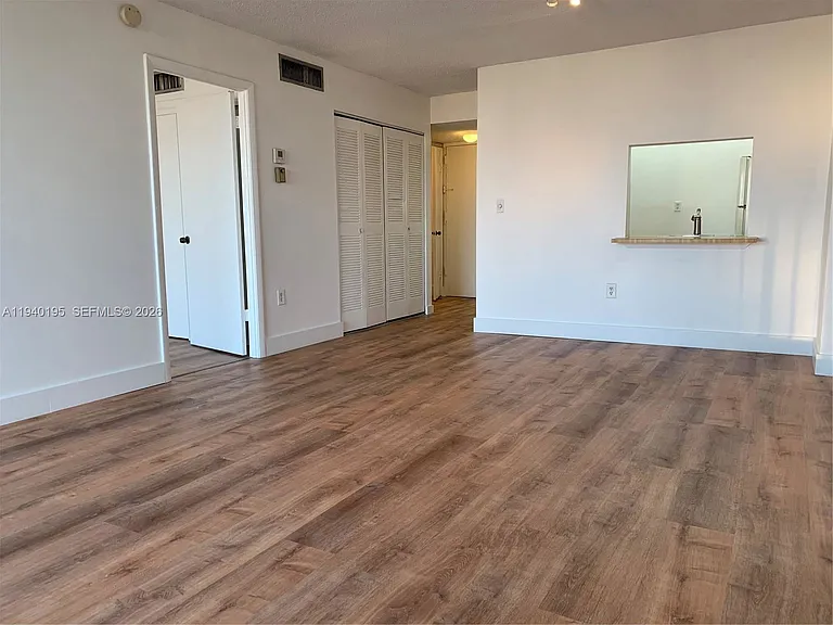 16751 NE 9th Ave — Photo 4