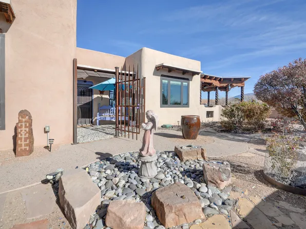 426 Ruffles Ln, Corrales, NM 87048