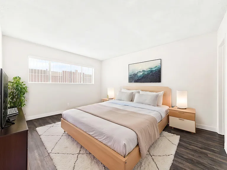 13505 Burbank Blvd #2 — Photo 18