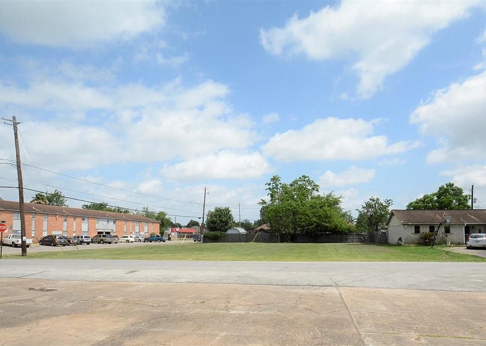 1st image of 300 N Perez St