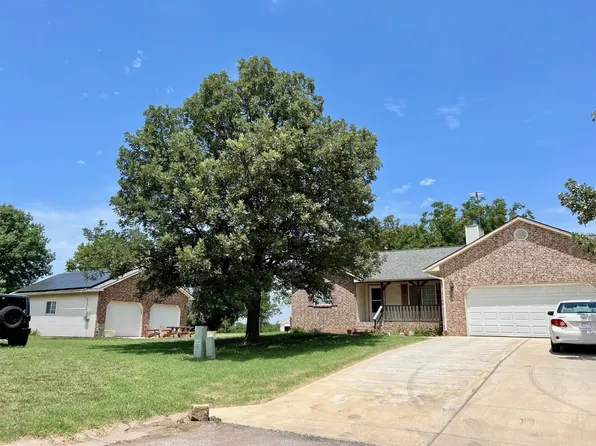 1305 E Ontario St, Wellington, KS 67152