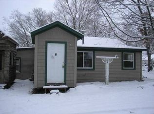 374 Oak Dr, Greenville, MI