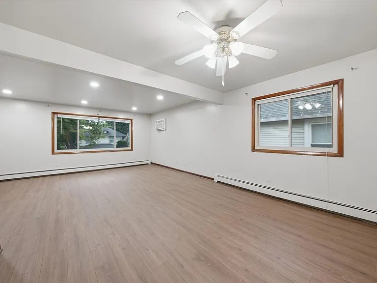 2521 Lewis St — Photo 3