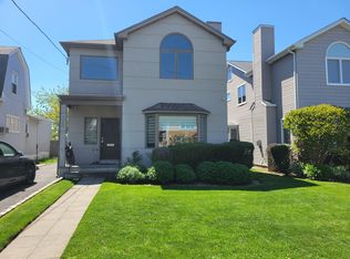 369 Clinton Ave, Cedarhurst, NY 11516
