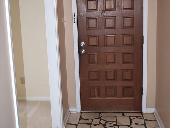 4th image of 440 Adler Dr