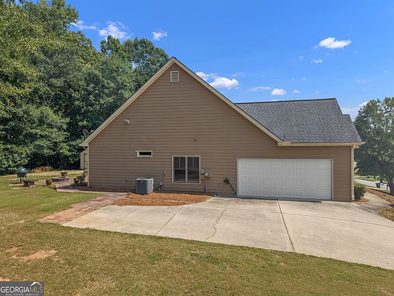 3rd image of 77 Gorham Gates Dr