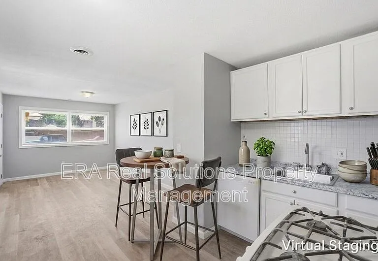 944 Leona Ave — Photo 4