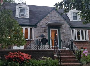 210 Scranton Ave, Lynbrook, NY 11563