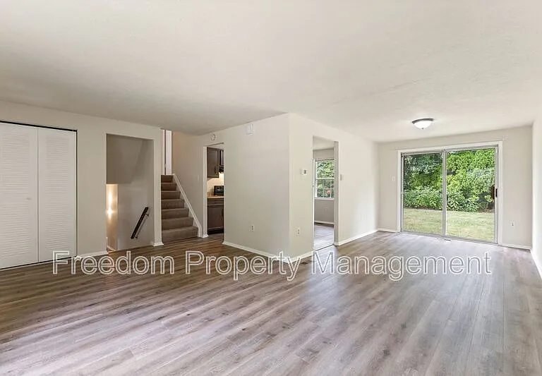 2516 Tabor Ct — Photo 9