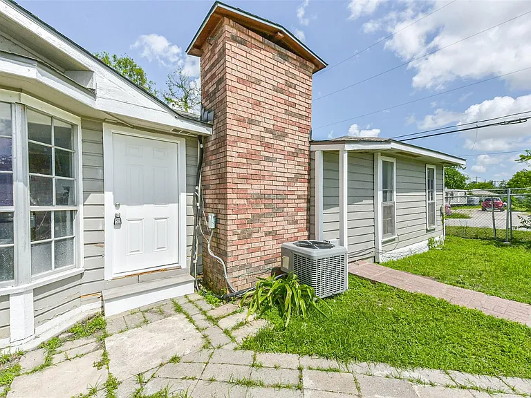 14249 Brownsville St — Photo 23