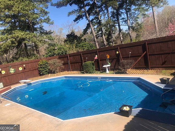 2nd image of 2160 Pinewood Dr