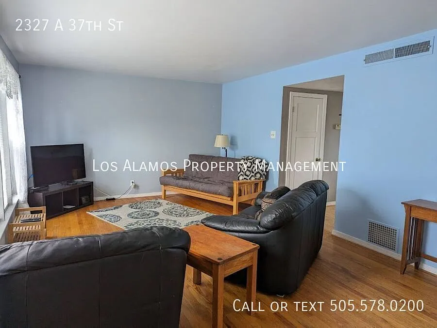 2327A 37th St