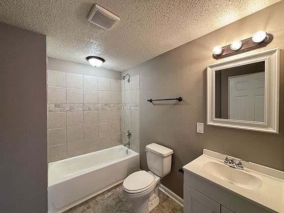 3rd image of 15 Ivy Dr