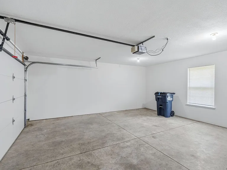 1713-1715 Louise Cir — Photo 36