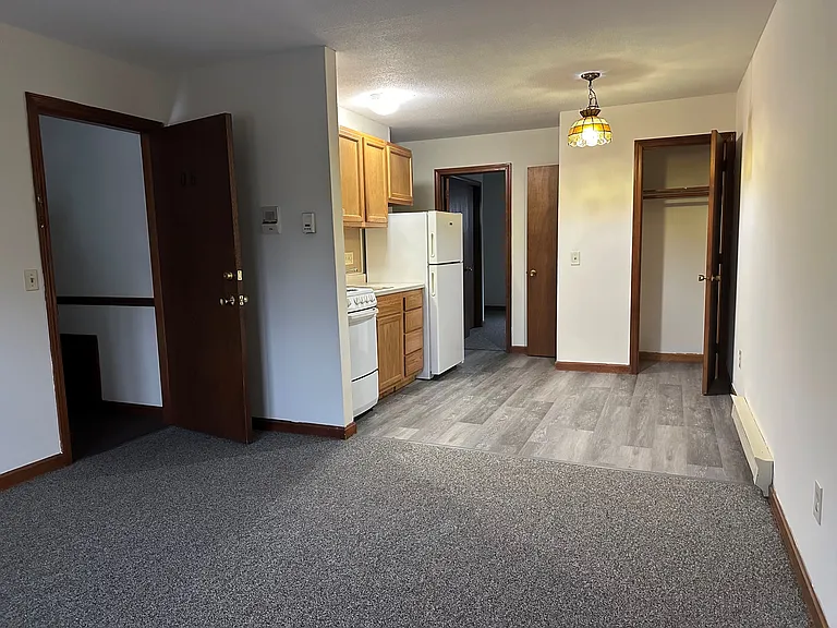 Center Court Apartments — Photo 6