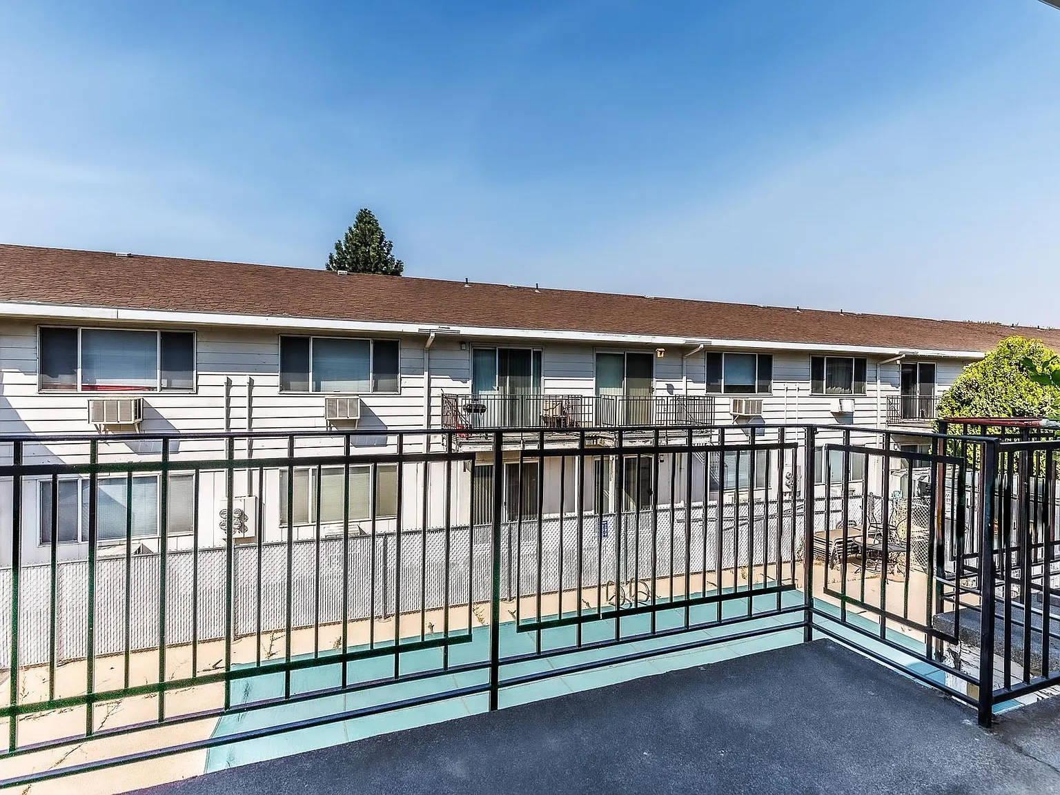 Kathy-Ann Apartments — Photo 3