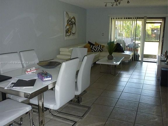 3rd image of 454 Lakeview Dr APT 4