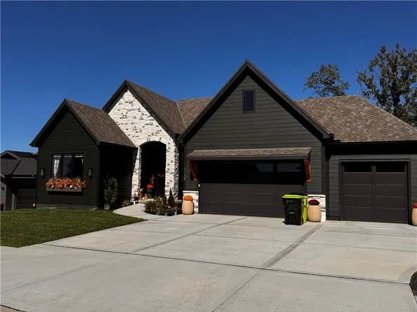 2150 NW Scenic View Dr, Riverside, MO 64150