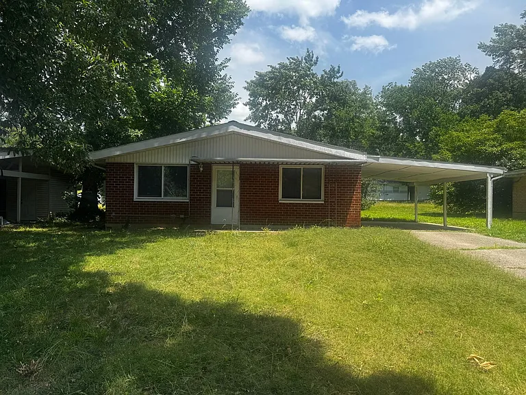 313 S Birchlane Dr — Photo 1
