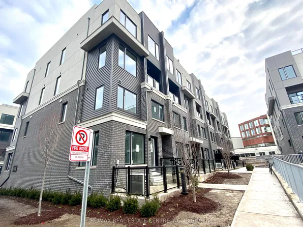 3483 Widdicombe Way #5, Mississauga, ON L5L 0B8
