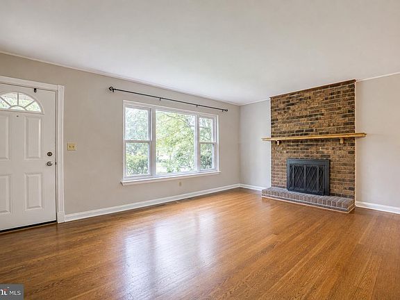 4th image of 873 Blue Jay Rd