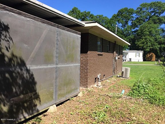 3rd image of 1044 Daisy Ln