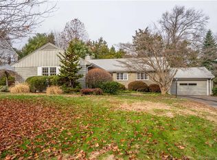 22 Long View Rd, West Hartford, CT 06107