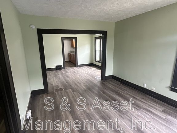 2nd image of 1006 Mahlon St