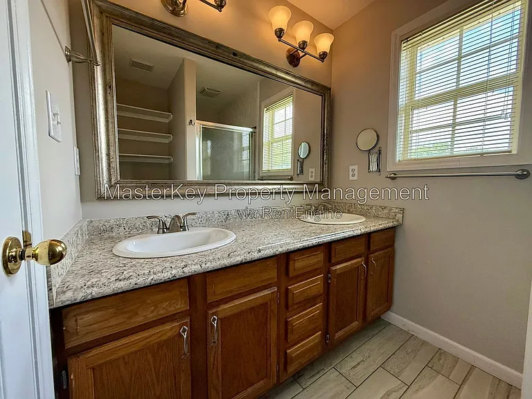 703 Swan Hill Ct — Photo 15