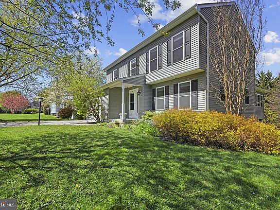 3rd image of 550 Yellow Lily Ct