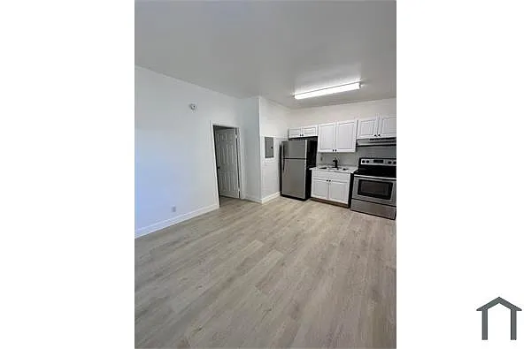 Building Photo - 320 NE 13th Ave #7