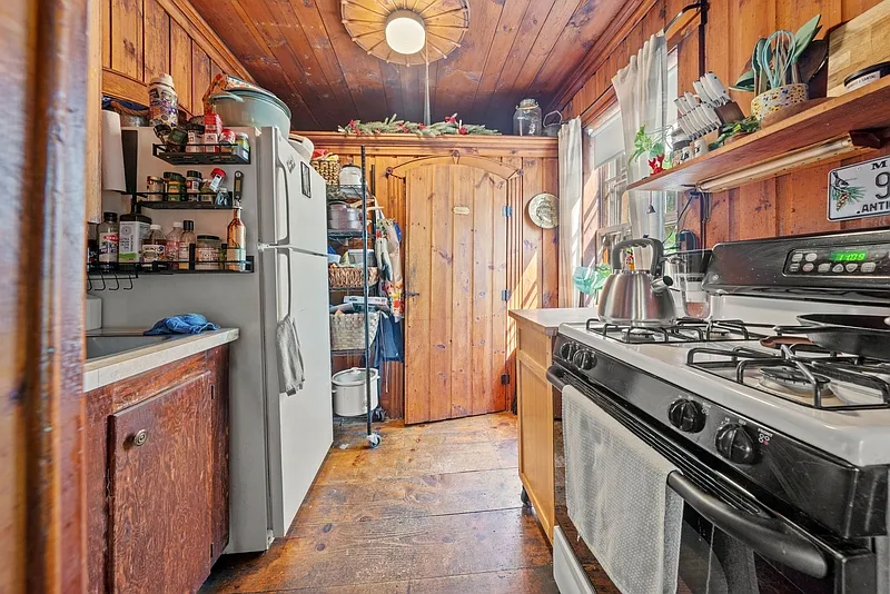 1 bed, 1.0 bath, $1,400 — Photo 4