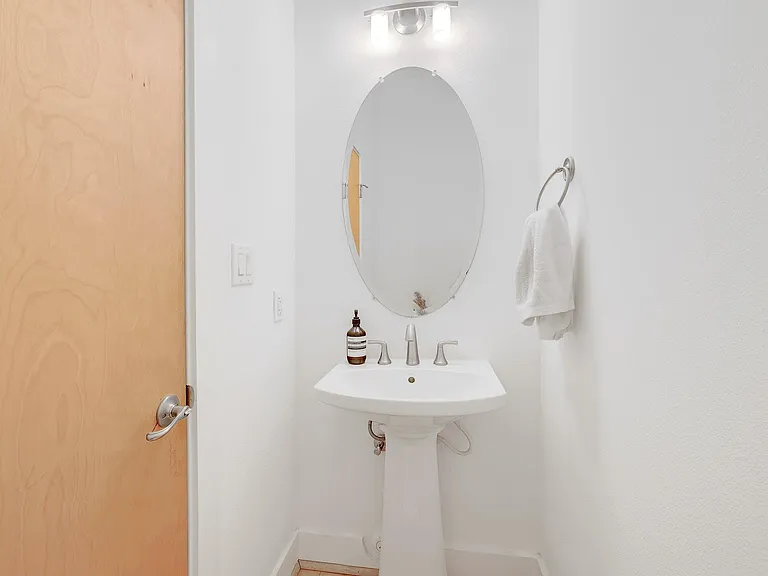 2209 Thornton Rd #A — Photo 16