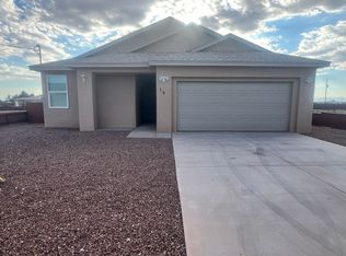 18 Running Indian Dr, Alamogordo, NM 88310