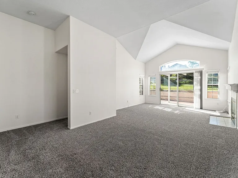 2394A Greenbriar Dr — Photo 4