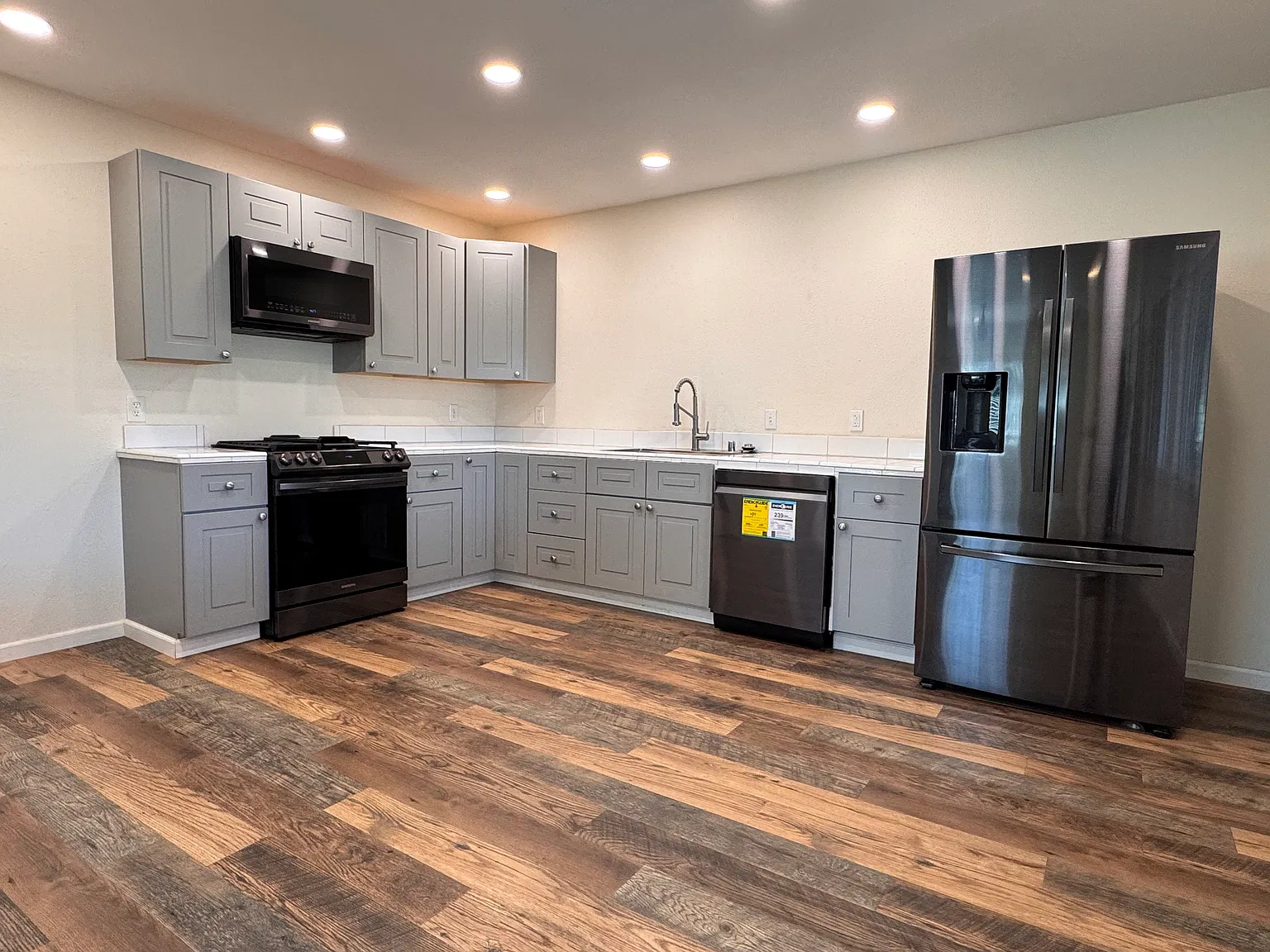 2 bed, 1100 sqft, $3,000 — Photo 3