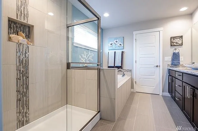 Master bath shower/tub/vanity (picture from model home - sam