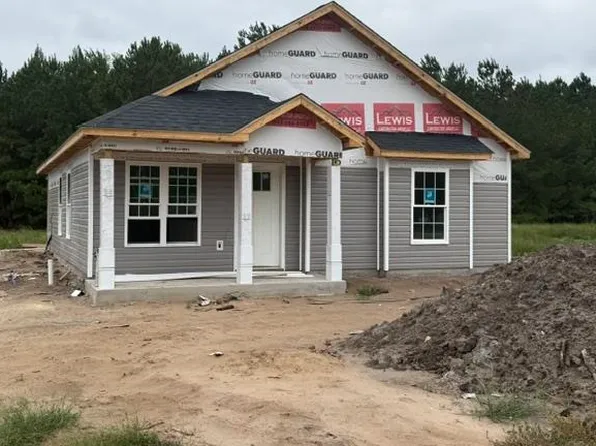 1272 Blue Moon Dr., Loris, SC 29569